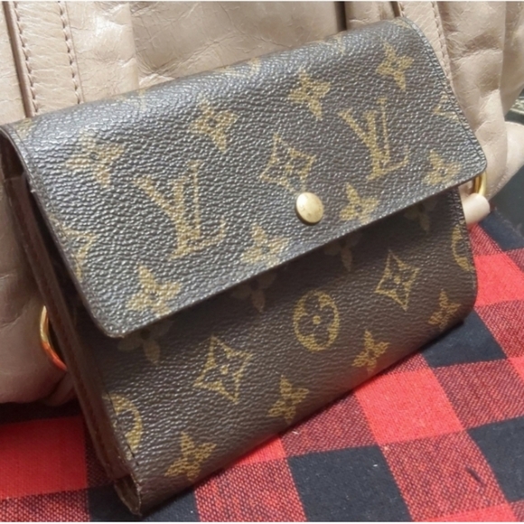 Louis Vuitton Monogram Tresor Wallet - Picture 2 of 14